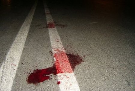 Yolu keçmək istəyən 15 yaşlı qızı avtomobil vurdu
