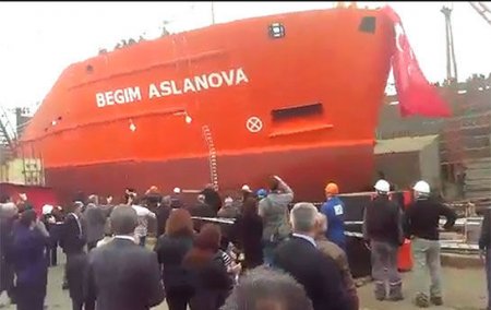 Azərbaycanlı biznesmen yeni tankerə nənəsinin adını verdi