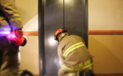 Bakıda 10 nəfər liftdə qaldı