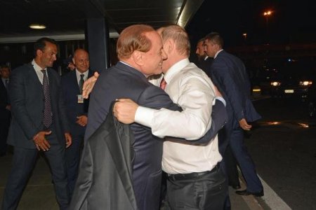 Putin dostu ilə qucaqlaşması gündəm oldu