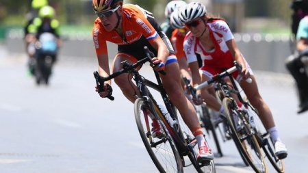 Bakı-2015: Kişilər arasında şose velosipedi üzrə yarışlar başlayıb