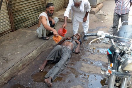 Pakistanda anomal istilər 700-dən çox adamın həyatına son qoydu