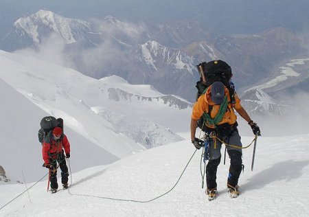 Qırğızıstan dağlarında üç rusiyalı alpinist həlak oldu