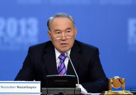 Nazarbayev qazaxlara ayaqlarını yorğanlarına görə uzatmağı məsləhət gördü