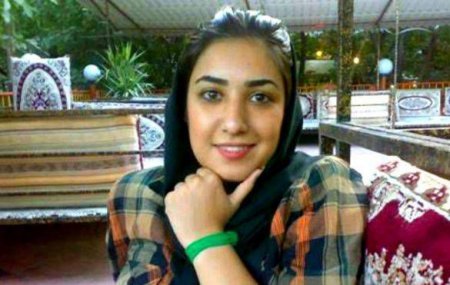 İranda qadın rəssam kişi ilə əl sıxdığı üçün məhkəmə qarşısına çıxacaq