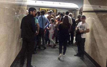 Bakı metrosunda həyəcanlı anlar: Sərnişinlər təxliyyə olundu