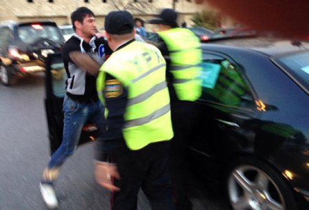 Tovuzda “Niva”nın sürücüsü polisi təpikləyib paqonunu cırdı