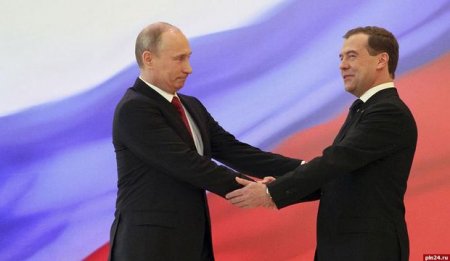 Putin Medvedevi mükafatlandırdı