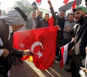 Ərdoğana qarşı şiə üsyanı: türk bayraqları yandırıldı