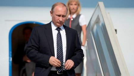 Putin Krıma gəlib