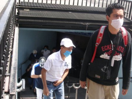 Meksikada “donuz qripi” epidemiyası: Onlarla ölü