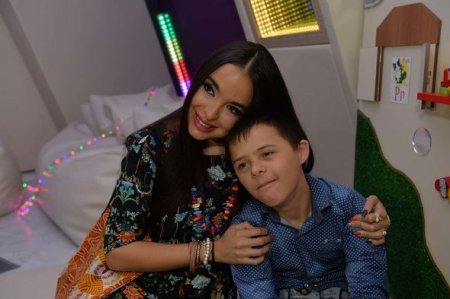 Leyla Əliyeva daun sindromlu uşaqlarla görüşdü