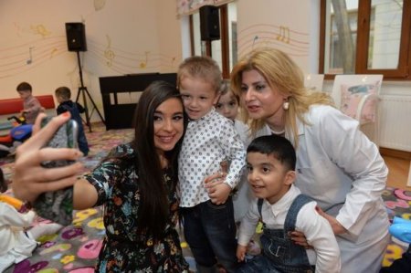 Leyla Əliyeva daun sindromlu uşaqlarla görüşdü