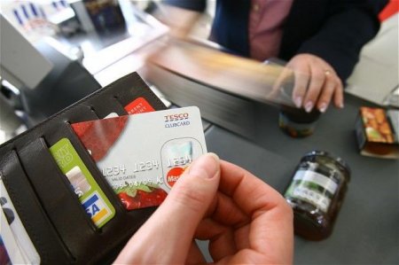 Azərbaycanda kredit kartlarının sayı azalır
