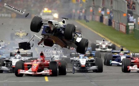 “Formula-1”də qəza, liderlər yarışdan çıxdı
