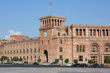 Ermənistanda üç nazir müavini işdən azad edildi