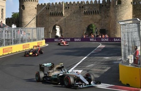 “The Guardian” Bakıda keçirilən “Formula-1” yarışlarını uğurlu adlandırıb
