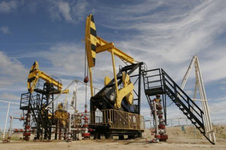 Azərbaycan neftinin qiyməti bir dollardan çox ucuzlaşıb