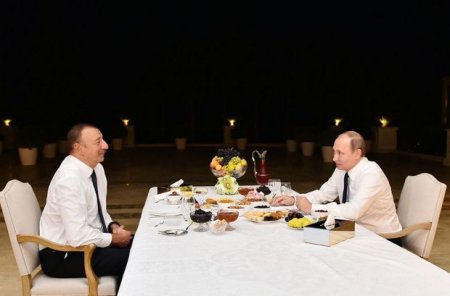 Əliyev Putini çay süfrəsinə dəvət edib