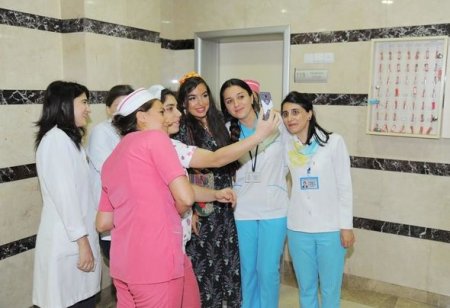 Leyla Əliyeva Milli Onkologiya Mərkəzinin Uşaq Klinikasında olub