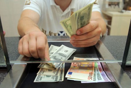Dolları ən ucuz satan və ən baha alan banklar