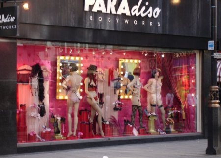 Azərbaycanda ilk dəfə “Sex shop” açıldı