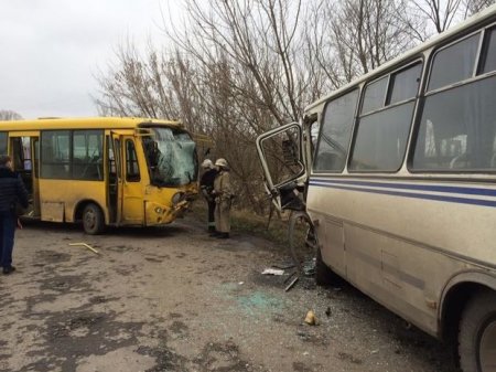 Rusiyada 2 avtobus toqquşub: Ölən və yaralananlar var