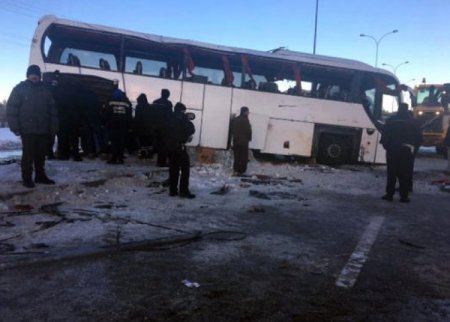 Məktəbliləri daşıyan avtobus aşdı - 3 ölü, 40 yaralı