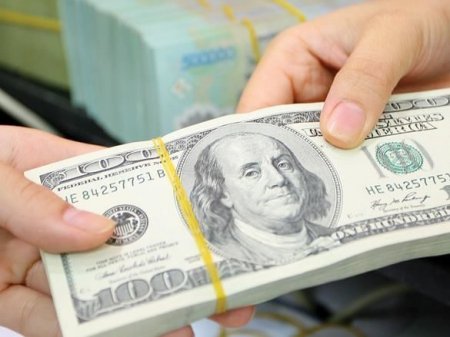 Banklar xaricdən dollarla köçürülən vəsaitləri sahiblərinə qaytarmır