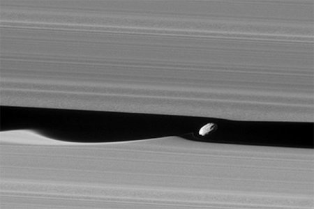 NASA Saturn halqasının keyfiyyətli şəkillərini təqdim edib