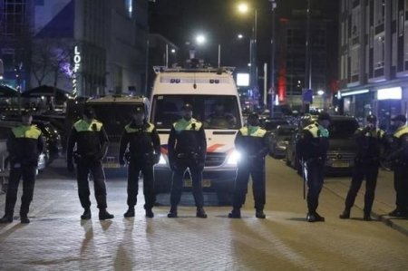 Hollandiya polisi türk etirazçılara qarşı güc tətbiq edib