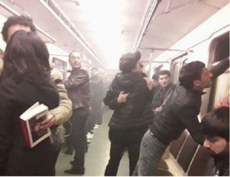 Bakı metrosunda həyacanlı anlar: Tuneli tüstü bürüyüb