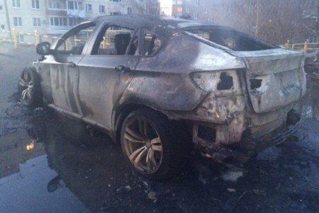 Sumqayıtda “BMW” yandı