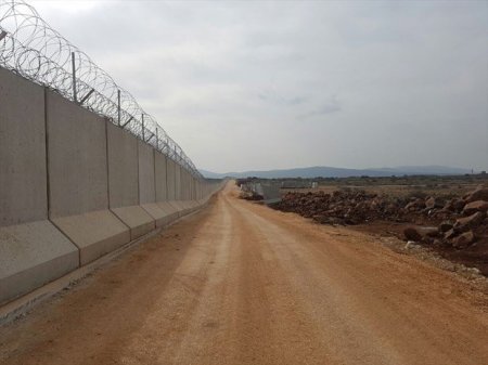 Türkiyə ilə Suriya arasında 556 kilometrlkik beton divar tikilib