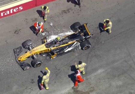 Bakıda “Formula 1” bolidi yandı