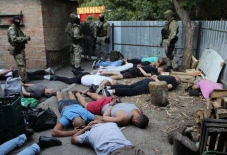Ukrayna polisi oğru “sxodka”sını dağıtdı: saxlanılanlar arasında azərbaycanlı kriminal avtoritetlər də var