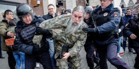 Moskva qarışdı: 380 nəfər həbs olundu 