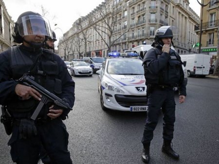 Fransada polis 6 nəfəri güllələdi