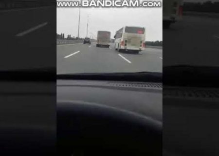 Aeroport yolunda içi sərnişinlə dolu iki avtobusun ölüm yarışı: 