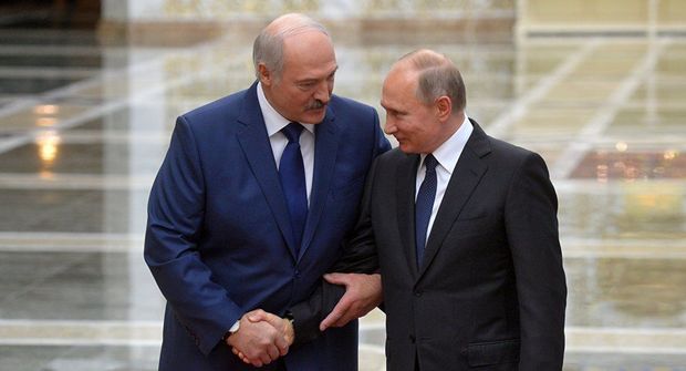 Putin Lukaşenkoya hokkey oynamağı təklif etdi