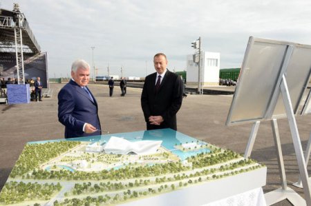 İlham Əliyev Yeni Dəniz Ticarət Limanı Kompleksində bərə terminalının açılışında iştirak edib