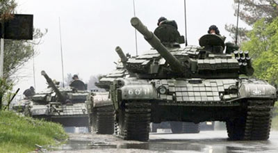 Putinin tankları sərhədi keçdi