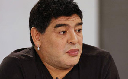 Maradona dodaq boyası vurub efirə çıxdı