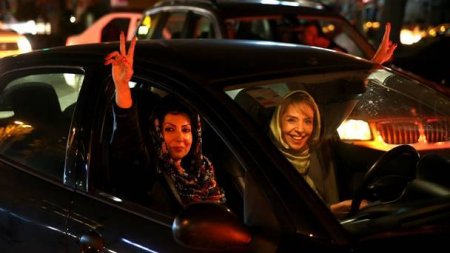 İranlı qadınlar tarixi anlaşmaya belə sevindi- Dünyanın danışdığı hadisə