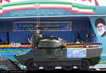 İran yerli istehsal olan yeni silahları təqdim etdi
