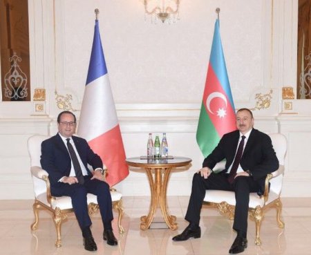 Azərbaycan və Fransa prezidentləri arasında görüş keçirildi