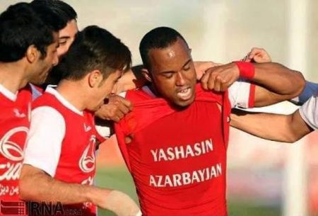 Erməni “Yaşasın Azərbaycan” deyən futbolçunu qucaqladı