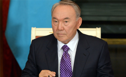 Nazarbayev azərbaycanlıya medal verdi