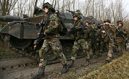 Rusiya Ermənistandakı hərbi bazasını gücləndirdi