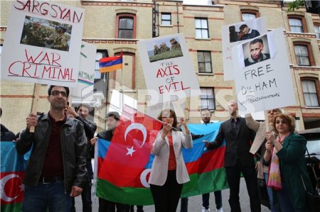 Azərbaycanlılar Londonda etiraz aksiyası keçirdi